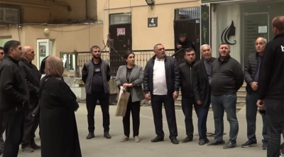 “Bir mənzil bir neçə nəfərə satılıb, hamı təşvişdədir” - Video