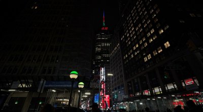 Nyu-Yorkda ən hündür göydələn Azərbaycan bayrağı ilə işıqlandırıldı – FOTO