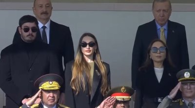 Prezidentin oğlu ilə gəlini hərbi paradda – FOTO