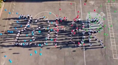 Qusar məktəblilərindən Zəfər Gününə həsr olunmuş FLƏŞMOB - VİDEO