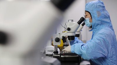 Çin uzunömürlülük eliksiri üzərində İŞLƏYİR