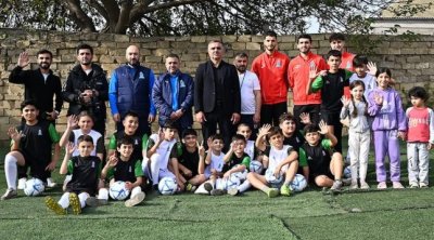 Millimizin üzvləri yeniyetmə futbolçularla görüşdülər - FOTO