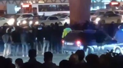 "20 Yanvar" körpüsündən özünü atmaq istəyən şəxs belə xilas edildi - ANBAAN VİDEO