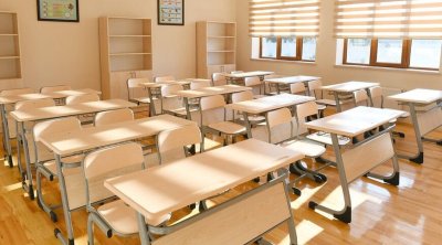 Məktəbdə ZORAKILIQ İDDİASI: "Kəməri çıxarıb bizi bağladı, dərsdən sonra açıb buraxdı" - VİDEO