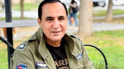 "İndi müğənni sayan var?"