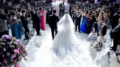 Toyda müğənni ona verilən pulu GÖTÜRMƏDİ: Elə hərəkət etdi ki... - VİDEO