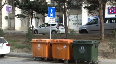 Bakıda zibil konteynerləri avtobus zolağına qoyuldu - VİDEO