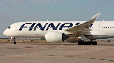 Banqkoka uçan təyyarə Bakıda məcburi ENİŞ ETDİ