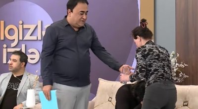Elgizdən efirdə halı pisləşən şəxsə fərqli reaksiya - VİDEO