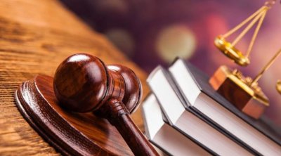 Məmur arvadını və ustanı öldürən ömürlük məhkum yenidən MƏHKƏMƏ QARŞISINDA