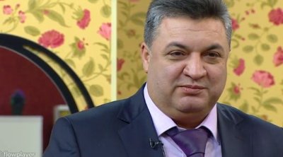 Namiq Mənadan Vüqara CAVAB: “Üzbəüz gələndə əldən-ayaqdan gedirlər, boynuma sarılırlar, amma həyatda əsl aktyordurlar”