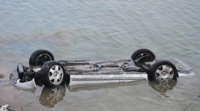 Tovuzda avtomobil KANALA DÜŞDÜ