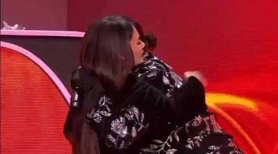 Samirənin qucaqladığı erməni neçənci yer tutdu? - VİDEO