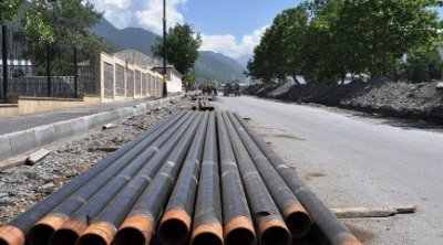 Köhnə Günəşlidə su xətləri elektrik kabellərinin üzərindən keçir?