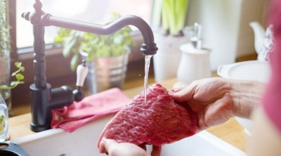 Ət niyə yuyulmamalıdır? - Mütəxəssis İZAH ETDİ