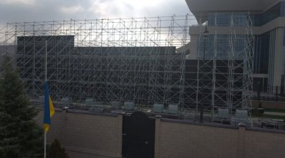 Qırğızıstan Putinin gəlişi üçün Ukrayna səfirliyini gizlətdi – VİDEO