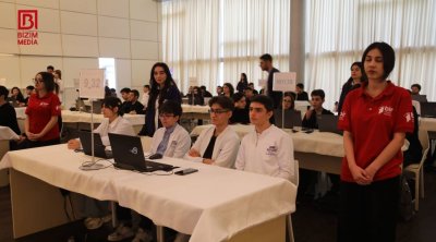 Qalib məktəblilərin mükafatlandırılma mərasimi başladı - FOTO