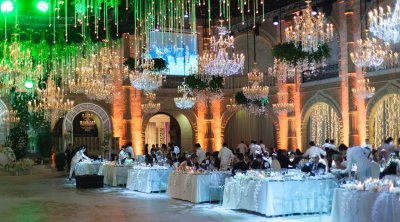 Bakıdakı bu dəbdəbəli toy kimindir? - Yerli və xarici ulduzlar axın etdi - VİDEO