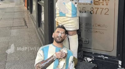 Messinin heykəlini ikiyə böldülər – FOTO