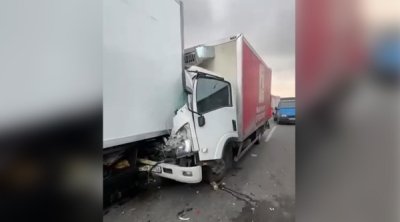 Bakıda iki yük maşını toqquşdu – VİDEO