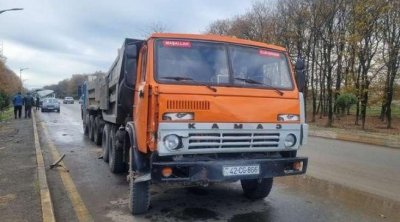 Qusarda “KAMAZ” 87 yaşlı kişinin üzərindən keçdi