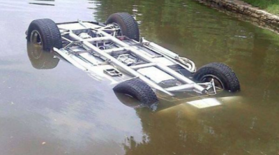 Xaçmazda avtomaşın su kanalına aşdı