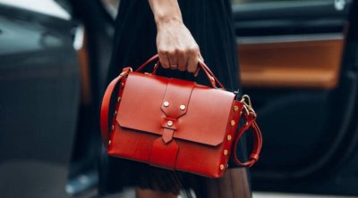 Bakıda qadın pul tapdığı barədə telekanala məlumat verdi, CƏZALANDIRILDI