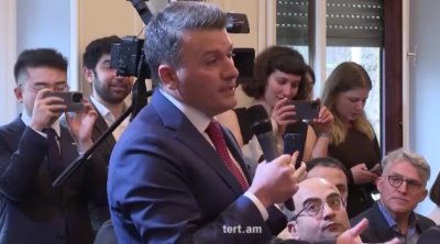 Azərbaycan səfiri Paşinyanı erməni dilində salamladı - VİDEO