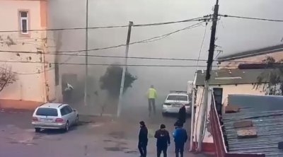 Bakıda yanğın zamanı çarəsiz qalan qadın belə xilas edildi - ANBAAN VİDEO