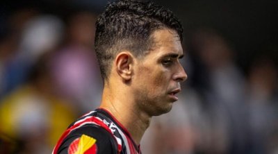 Braziliyalı futbolçu karyerasını BAŞA VURDU