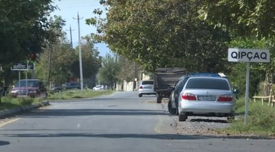 Qaxda maşın aşdı, 2 nəfər xəsarət aldı