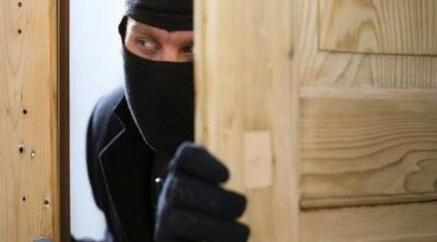 Bakıda evdən 12 min manatlıq OĞURLUQ