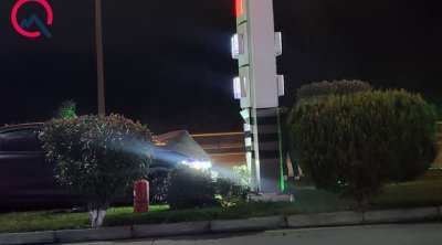 Bakıda ağır QƏZA: Avtomobil yanacaqdoldurma məntəqəsinə çırpıldı - FOTO