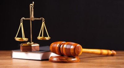 Azərbaycanda iş adamının 4 milyonunu ələ keçirən 5 nəfərin məhkəməsi başladı