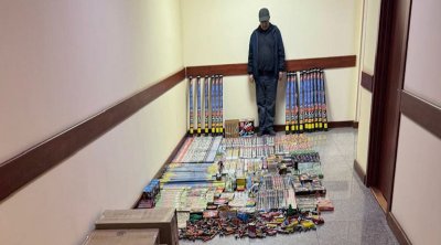 Bakıdakı ticarət mərkəzində pirotexniki vasitələr satılan anbar aşkarlanıb &ndash; VİDEO