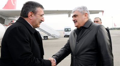 Cevdet Yılmaz Azərbaycana gəldi - FOTO