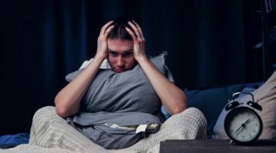 Yuxusuzluqla mübarizənin sadə yolu: Qaranlıqda duş alın