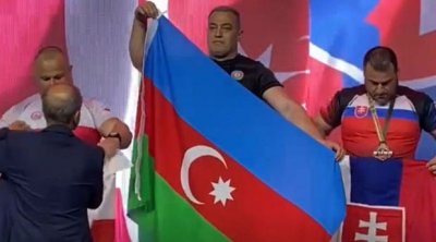 Prezident Fred Asifin oğlunu təltif etdi – FOTO