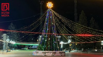 Qusarın mərkəzi meydanında möhtəşəm Yeni il yolkası &ndash; FOTO/VİDEO