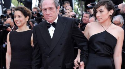 Məşhur aktyorun 34 yaşlı qızı hoteldə ölü tapıldı