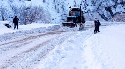Qar yenidən Quba-Xınalıq yolunda problem yaratdı – FOTO/VİDEO
