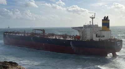 Ukraynanın vurduğu tanker Türkiyə sahillərində saya oturdu