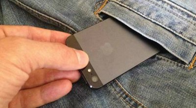 Atasının telefonunu oğurlayıb 60 manata satdı