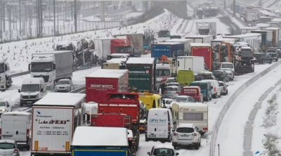Güclü qar Avropa yollarını İFLİC ETDİ &ndash; FOTO