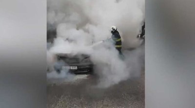 Bakıda avtomobil yandı &ndash; VİDEO