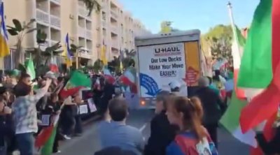 ABŞ-da DƏHŞƏT – Yük maşınını etirazçıların üzərinə sürdü – ANBAAN VİDEO