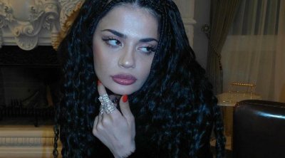 Azərbaycanlı müğənninin 4 min manatlıq idman ayaqqabısı... - VİDEO