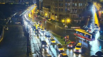 Yasamalda avtomobil yanıb, nəqliyyatın hərəkətində sıxlıq yaranıb - FOTO