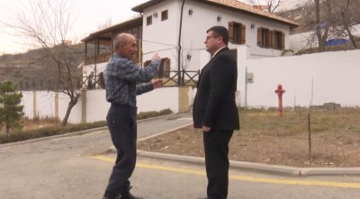 Laçında ata mülkünə köçən ailə indi də obyekti istəyir &ndash; VİDEO
