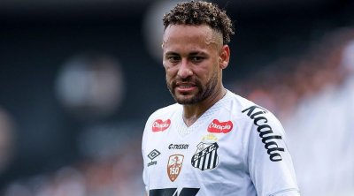 Neymar özünə şəhər TİKİR